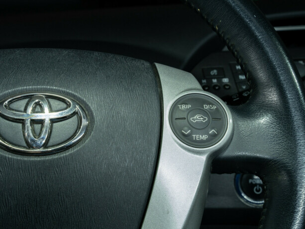 toyota-prius-bensin-2010-big-24