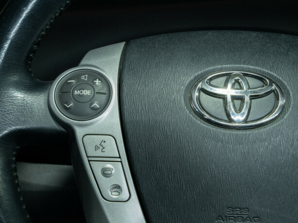 toyota-prius-bensin-2010-big-25