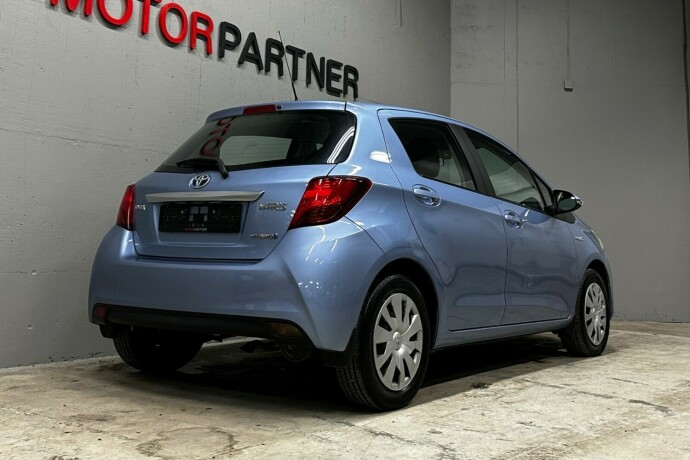 toyota-yaris-elektrisitetbensin-2015-big-6