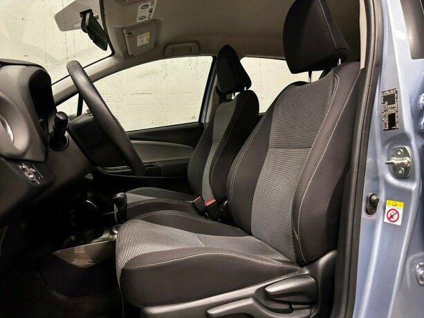 toyota-yaris-elektrisitetbensin-2015-big-13