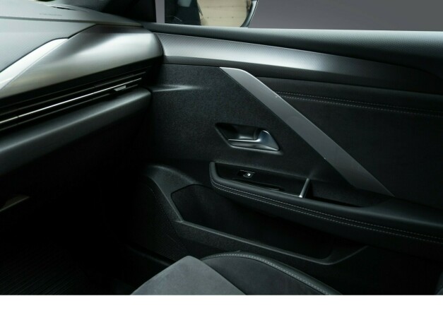 opel-astra-elektrisitetbensin-2023-big-21