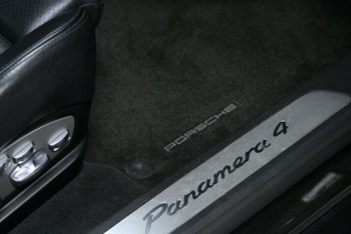 porsche-panamera-bensin-2014-big-8