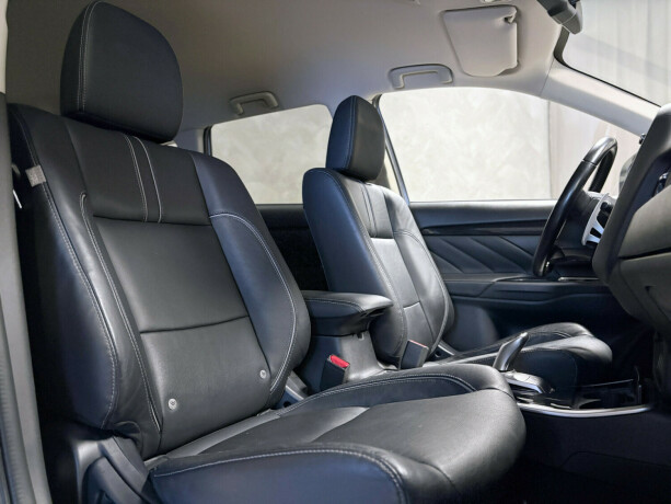 mitsubishi-outlander-elektrisitetbensin-2018-big-4