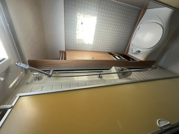 burstner-solano-t-615-lavt-plassert-seng-23-131hk-stort-kj248leskap-med-stekeovn-truma-varme-diesel-2007-big-41
