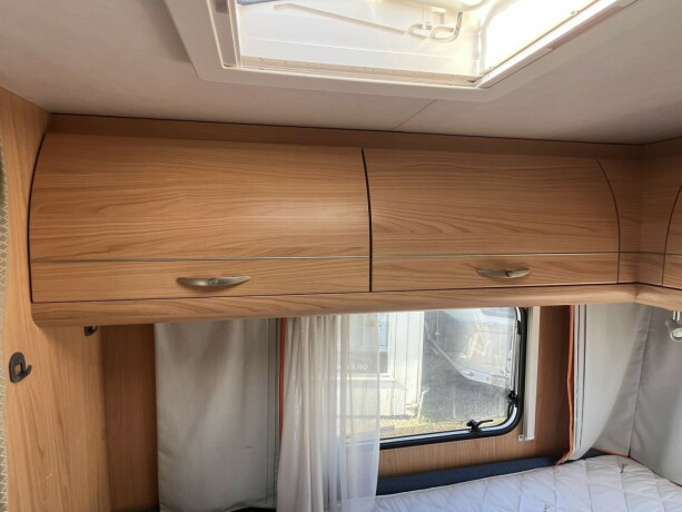 burstner-solano-t-615-lavt-plassert-seng-23-131hk-stort-kj248leskap-med-stekeovn-truma-varme-diesel-2007-big-32