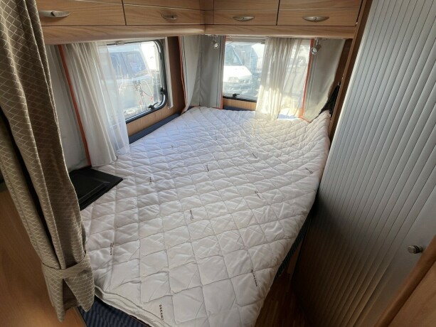 burstner-solano-t-615-lavt-plassert-seng-23-131hk-stort-kj248leskap-med-stekeovn-truma-varme-diesel-2007-big-33