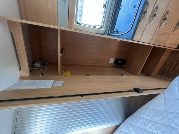 burstner-solano-t-615-lavt-plassert-seng-23-131hk-stort-kj248leskap-med-stekeovn-truma-varme-diesel-2007-big-46