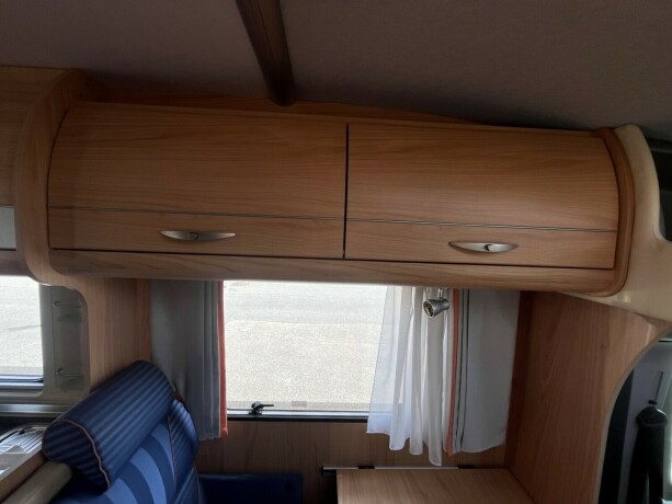 burstner-solano-t-615-lavt-plassert-seng-23-131hk-stort-kj248leskap-med-stekeovn-truma-varme-diesel-2007-big-78