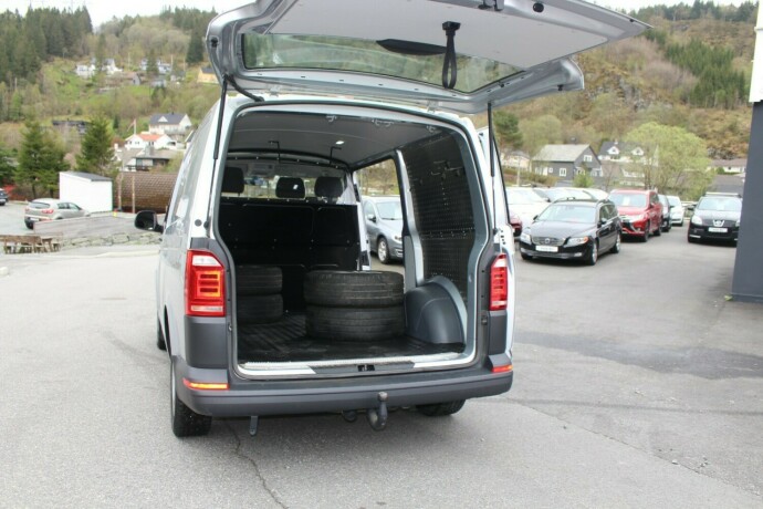 volkswagen-transporter-diesel-2020-big-5