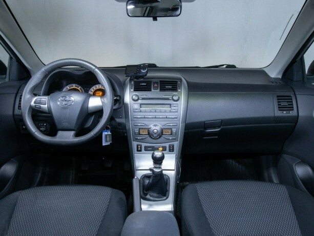 toyota-corolla-diesel-2011-big-22