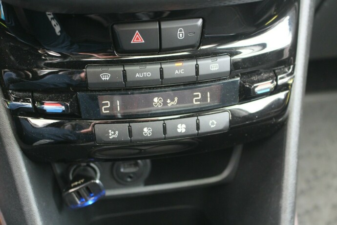 peugeot-2008-bensin-2016-big-15