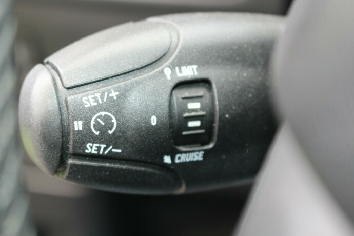 peugeot-2008-bensin-2016-big-11