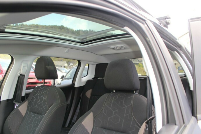 peugeot-2008-bensin-2016-big-6