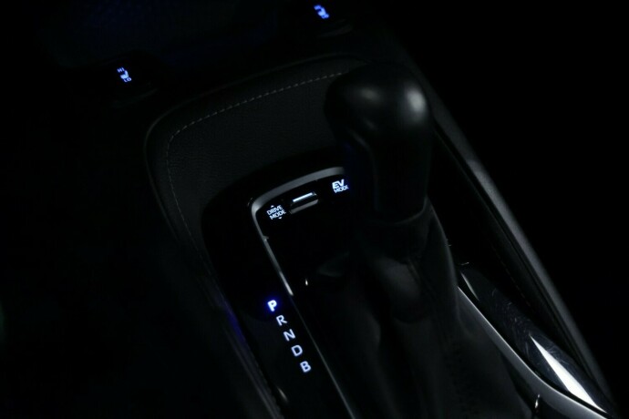 toyota-corolla-elektrisitetbensin-2019-big-18