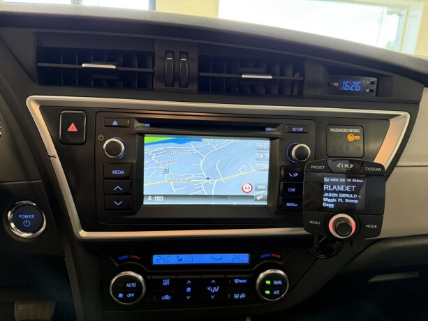 toyota-auris-executive-panorama-12-mnd-garanti-hybrid-big-7