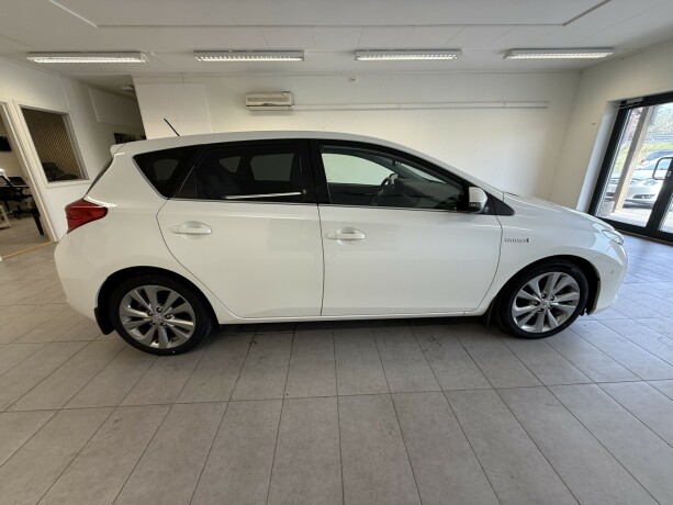 toyota-auris-executive-panorama-12-mnd-garanti-hybrid-big-3