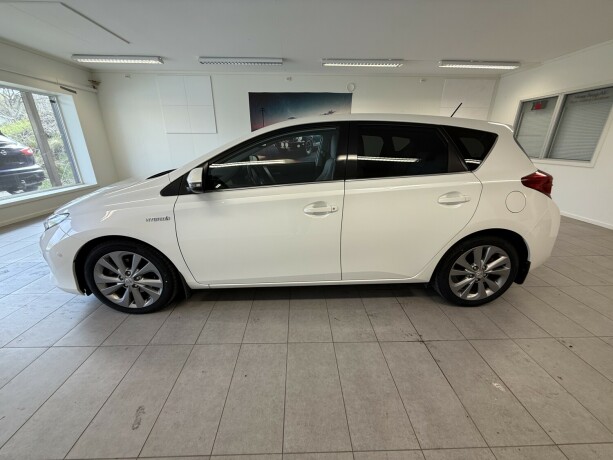 toyota-auris-executive-panorama-12-mnd-garanti-hybrid-big-1