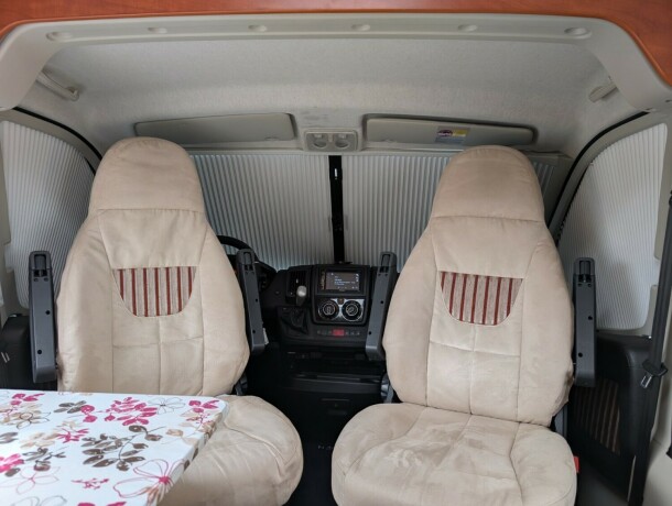 la-strada-avanti-dobbelseng-bak-truma-kombi-varme-lav-km-stand-fuktgasstest-diesel-2012-big-23