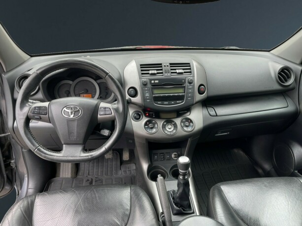 toyota-rav4-diesel-2010-big-10