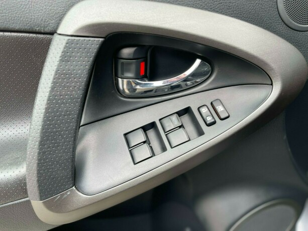 toyota-rav4-diesel-2010-big-16