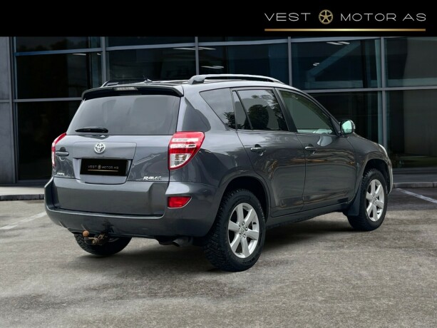 toyota-rav4-diesel-2010-big-7