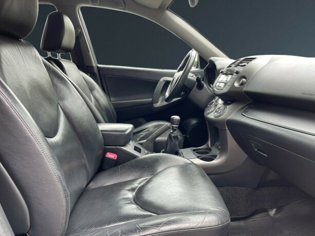 toyota-rav4-diesel-2010-big-12