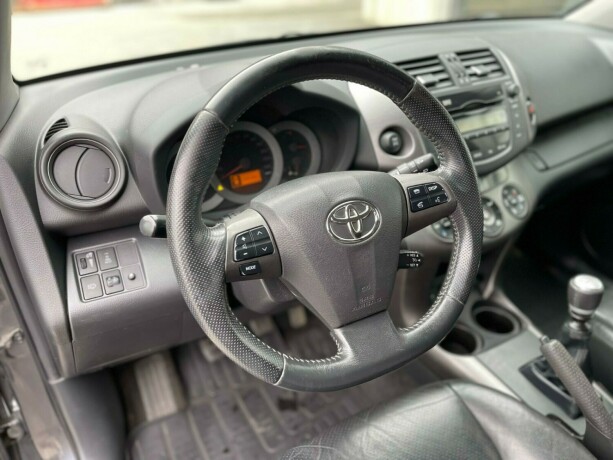 toyota-rav4-diesel-2010-big-20