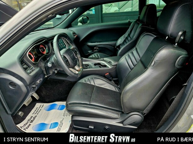 dodge-challenger-bensin-2018-big-24