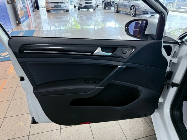 volkswagen-golf-diesel-2013-big-9