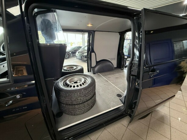 volkswagen-transporter-diesel-2019-big-26