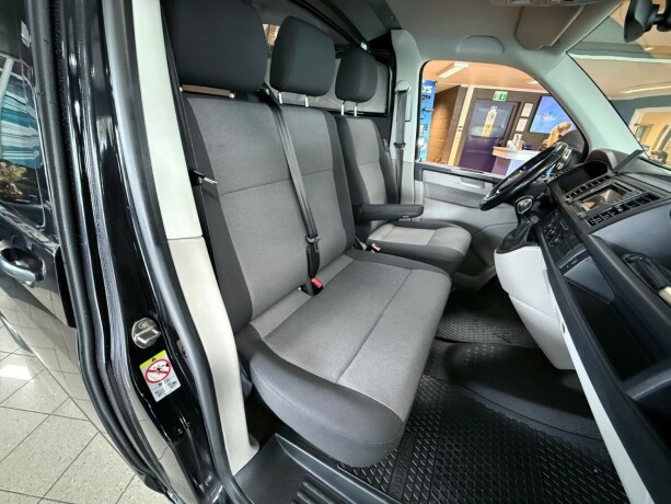 volkswagen-transporter-diesel-2019-big-22