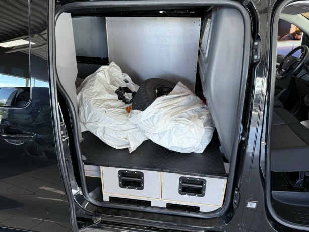 peugeot-expert-diesel-2022-big-28