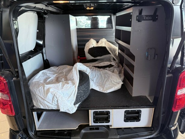 peugeot-expert-diesel-2022-big-30