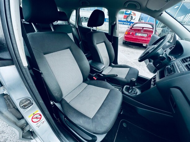 volkswagen-polo-diesel-2010-big-17