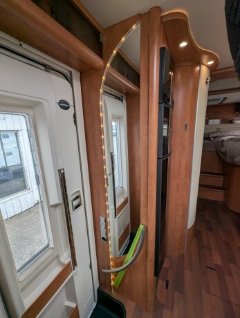 carthago-chic-c-line-i-49-diesel-2015-big-40