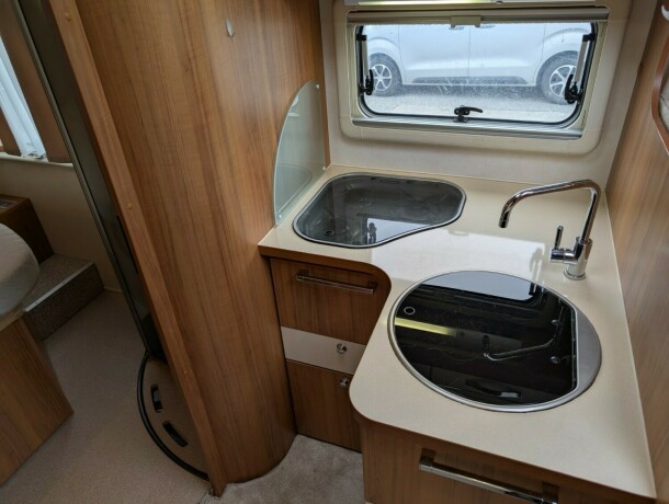 eura-mobil-tt-710-qb-diesel-2011-big-28