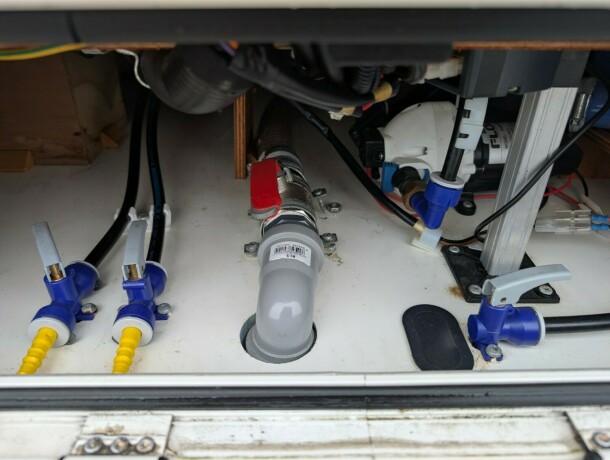 eura-mobil-tt-710-qb-diesel-2011-big-13