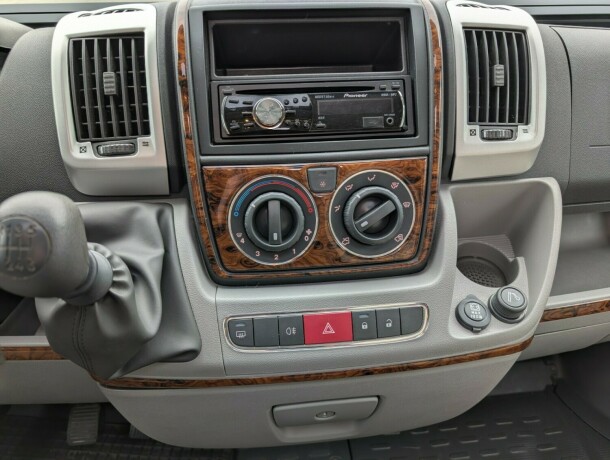eura-mobil-tt-710-qb-diesel-2011-big-23