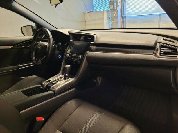honda-civic-bensin-2017-big-15
