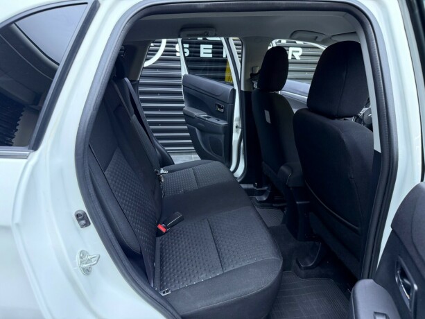 mitsubishi-asx-diesel-2011-big-24
