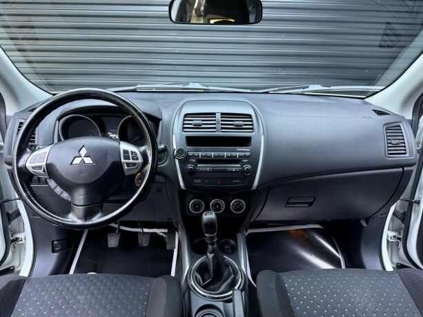 mitsubishi-asx-diesel-2011-big-9
