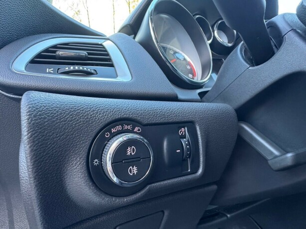 opel-astra-bensin-2010-big-18