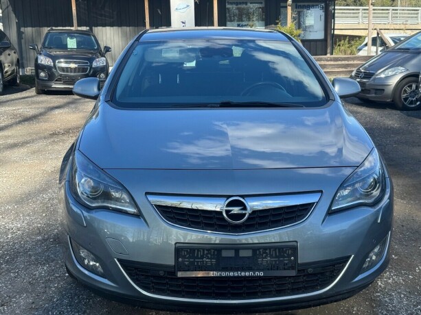 opel-astra-bensin-2010-big-1