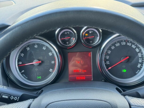opel-astra-bensin-2010-big-15