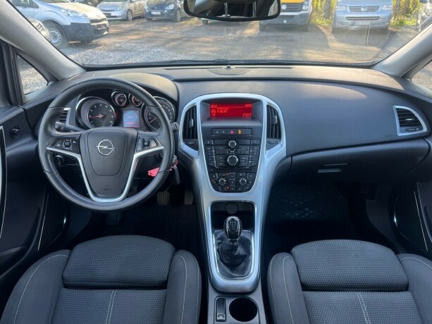 opel-astra-bensin-2010-big-13