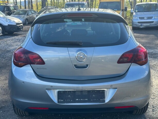 opel-astra-bensin-2010-big-5