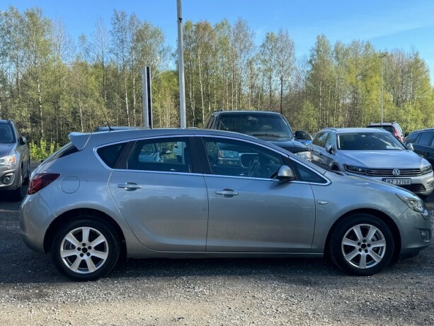 opel-astra-bensin-2010-big-7