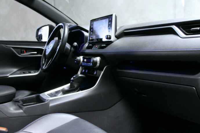toyota-rav4-elektrisitetbensin-2019-big-5