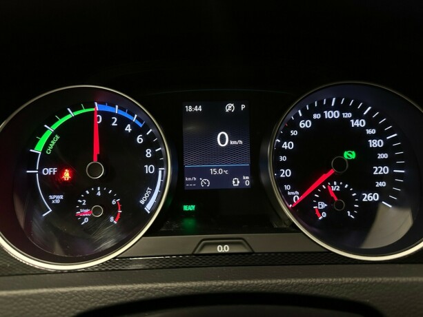 volkswagen-golf-elektrisitetbensin-2017-big-16