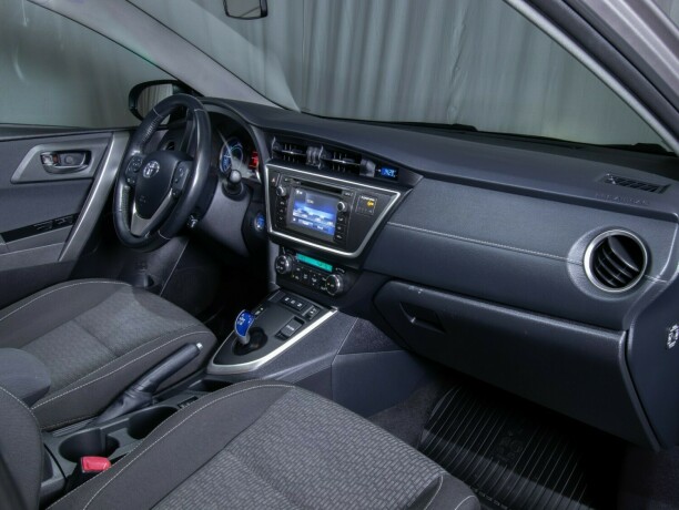 toyota-auris-bensin-2015-big-52